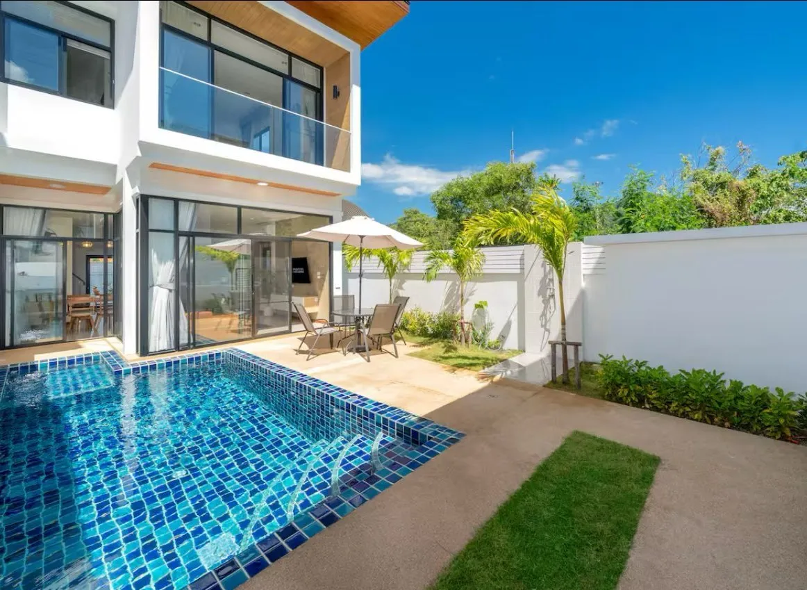 Private pool beside the villa terrace